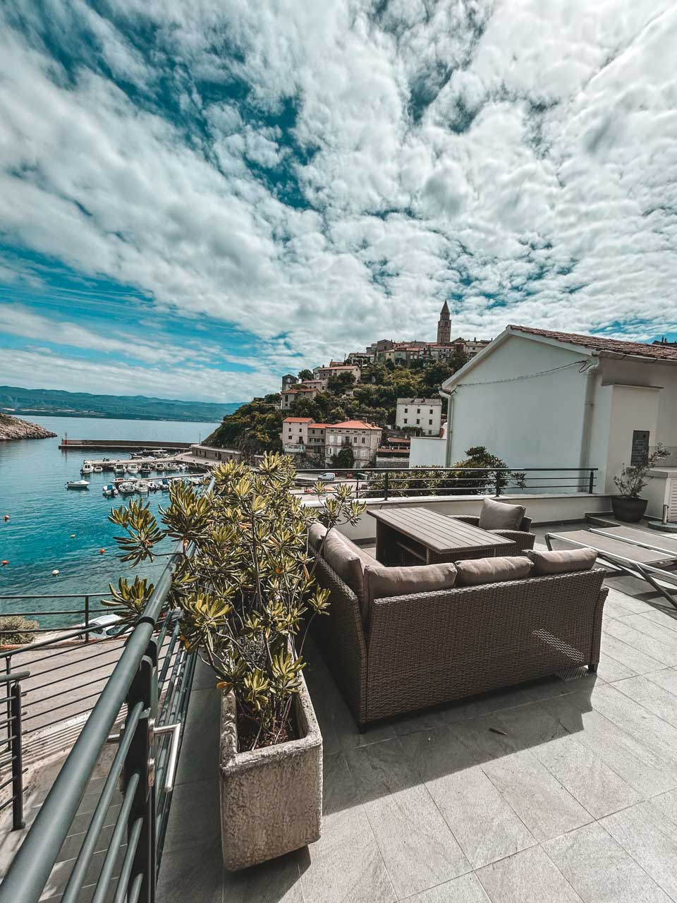 Apartment Gregor terrace overlooking Vrbnik harbour and the old town